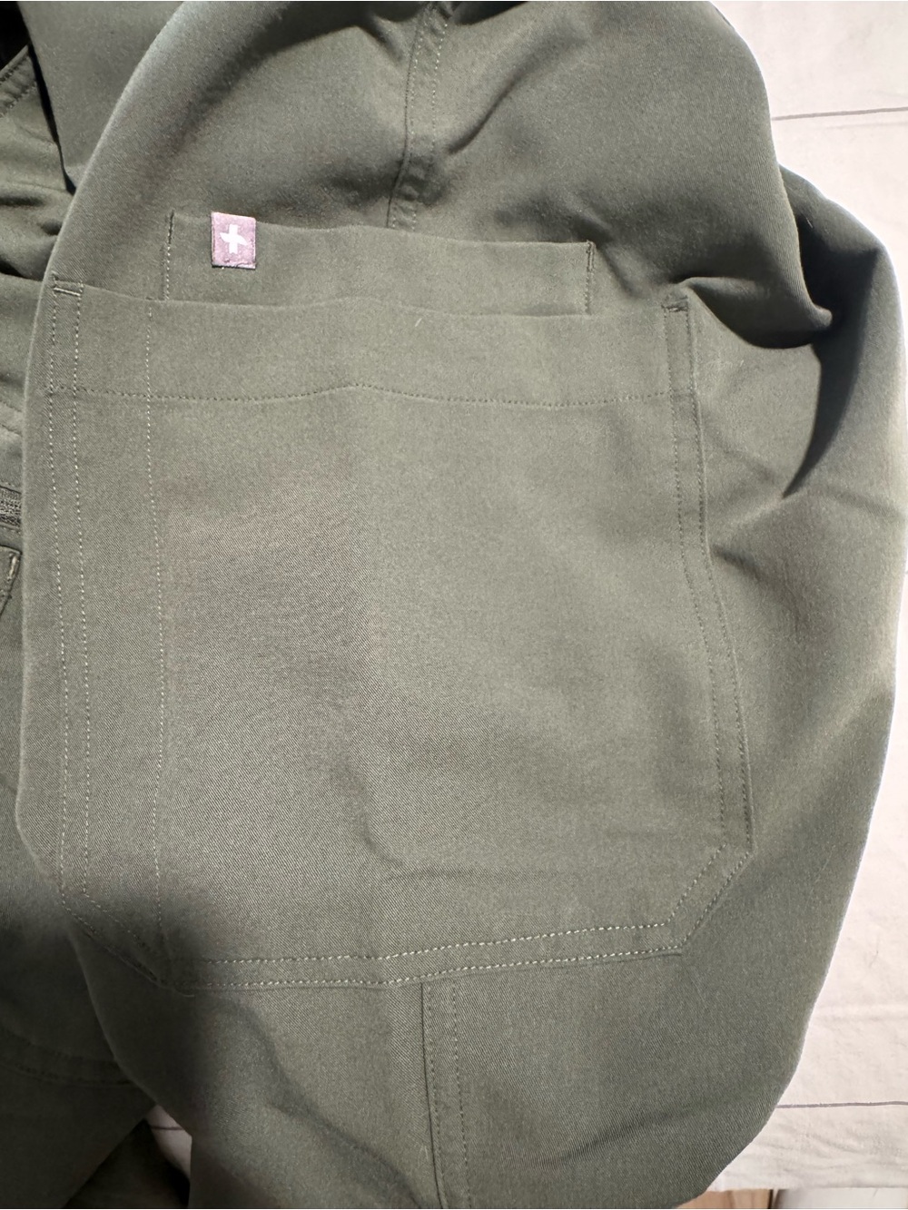 Figs Yola high rise slim scrub pant in moss - Picture 3 of 7